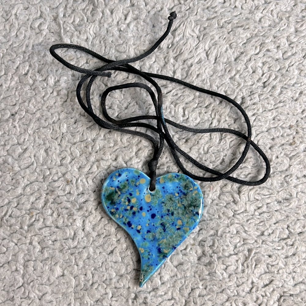 Handmade Ceramic heart with leather cord. - Picture 3 of 3